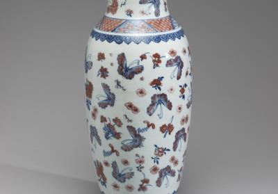 图片[2]-Vase with flowers and birds in underglaze blue and red, Qing dynasty (1644-1911)-China Archive